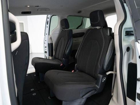 Used 2023 Chrysler Voyager LX FWD image 17