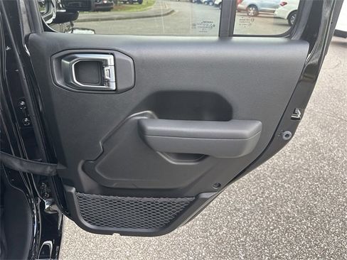 New 2025 Jeep Gladiator Sport image 16