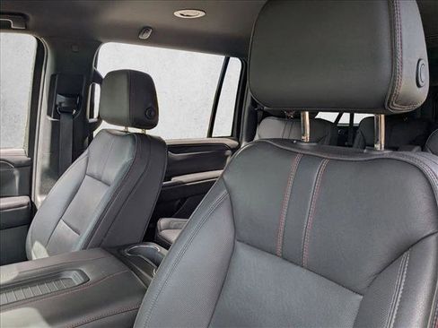 Used 2022 Chevrolet Suburban RST w/ Luxury Package image 18