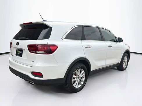 Used 2019 Kia Sorento AWD V6 image 9