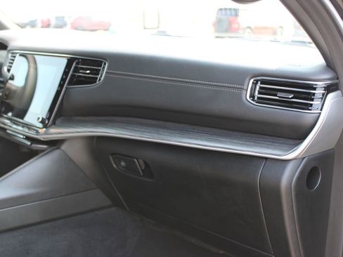 Used 2024 Jeep Wagoneer L Series II w/ Flexible Seating Group AWD/4WD image 32