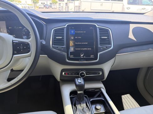 Used 2020 Volvo XC90 T5 Momentum w/ Protection Package Premier FWD image 30