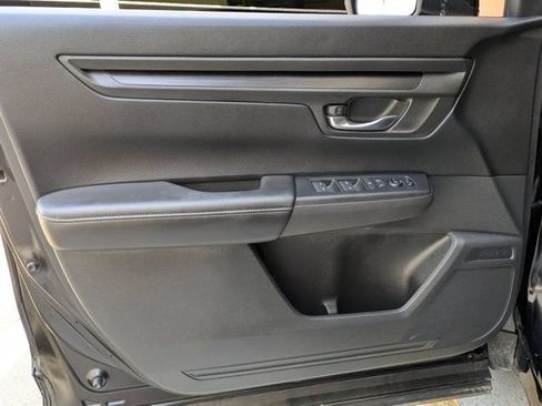 Used 2025 Honda CR-V LX image 11