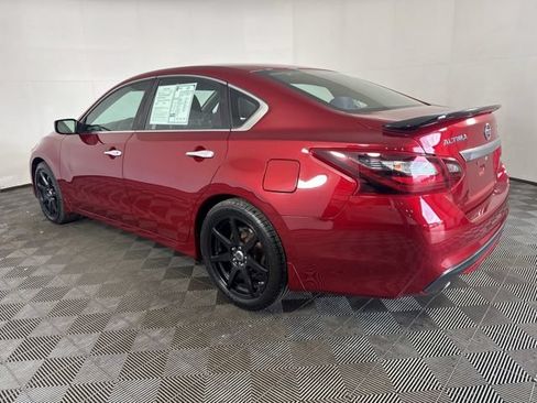 Used 2017 Nissan Altima 2.5 SR w/ Midnight Edition Package FWD image 6