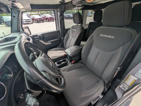 Used 2018 Jeep Wrangler Unlimited Sahara w/ Connectivity Group image 11