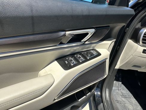 Used 2025 Kia Telluride S FWD image 26