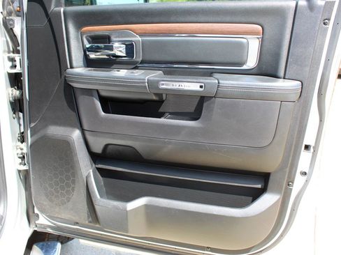 Used 2016 RAM 1500 Laramie w/ Convenience Group image 19