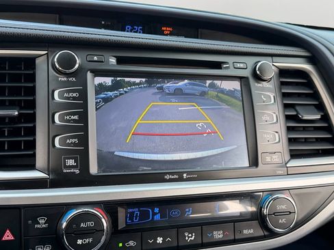 Used 2014 Toyota Highlander Limited Platinum AWD/4WD image 22