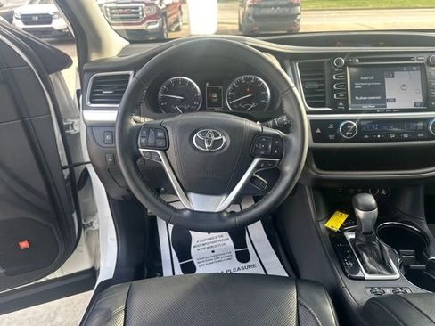 Used 2017 Toyota Highlander Limited image 13