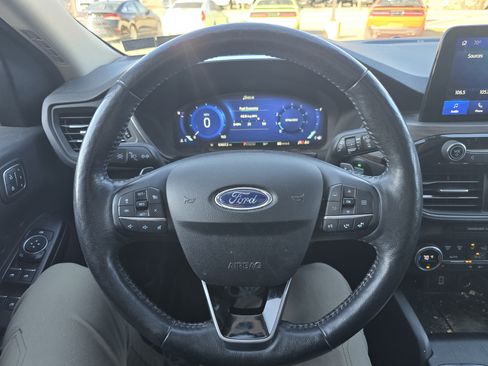 Used 2020 Ford Escape Titanium image 16