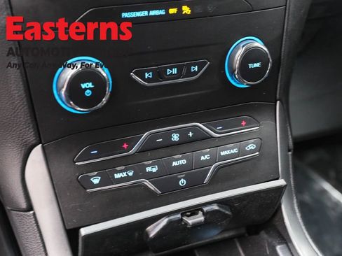 Used 2020 Ford Edge SE image 20