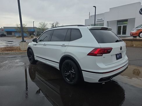 Certified 2024 Volkswagen Tiguan SE R-Line image 3