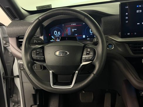 Used 2025 Ford Explorer Platinum w/ Ultimate Package AWD/4WD image 16