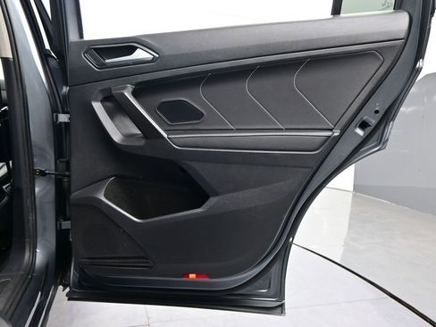 Used 2022 Volkswagen Tiguan SE image 34