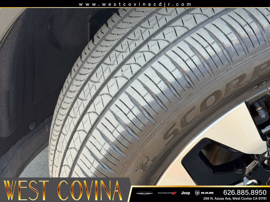 Used 2025 Ford Explorer Platinum w/ LUX Leather Package AWD/4WD image 19