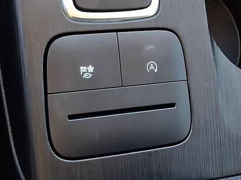 Used 2022 Ford Escape SE w/ Cold Weather Package image 24