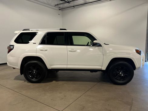 Used 2022 Toyota 4Runner SR5 AWD/4WD image 2
