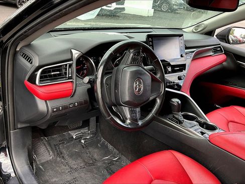 Used 2024 Toyota Camry XSE FWD image 4
