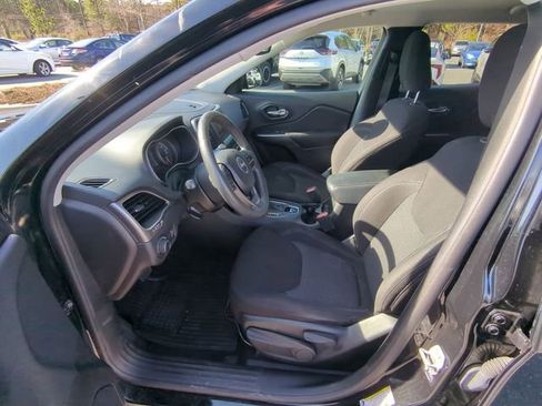 Used 2021 Jeep Cherokee Latitude image 18