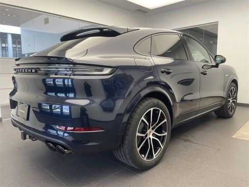Certified 2025 Porsche Cayenne E-Hybrid Coupe image 28