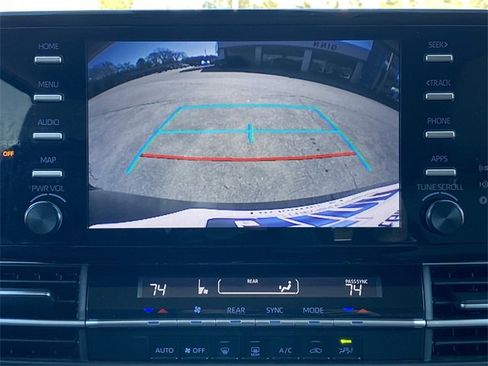 Used 2024 Toyota Sienna LE image 12