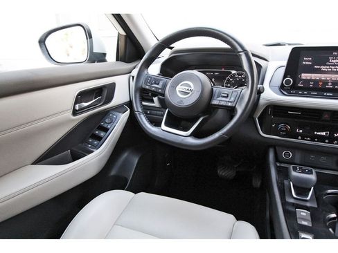 Certified 2021 Nissan Rogue SV w/ Premium Package FWD image 8