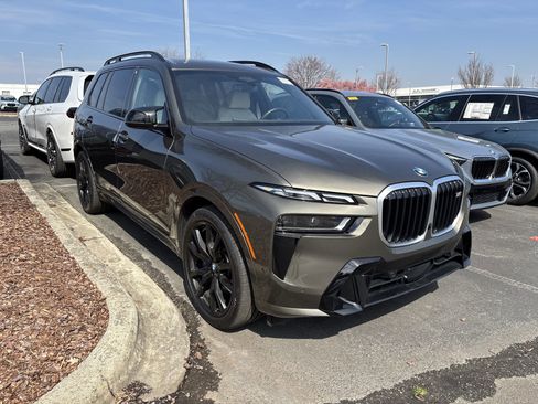 Used 2026 BMW X7 M60i image 6