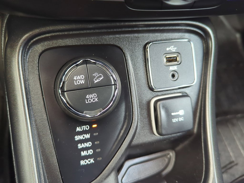 Used 2017 Jeep Compass Trailhawk w/ Leather Interior Group AWD/4WD image 24