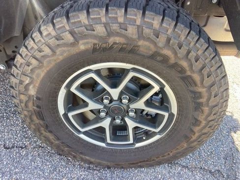 Used 2025 Jeep Gladiator Rubicon image 12