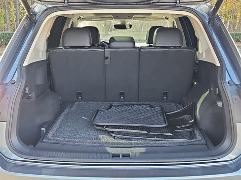 Used 2022 Volkswagen Tiguan SE w/ Panoramic Sunroof Package image 29