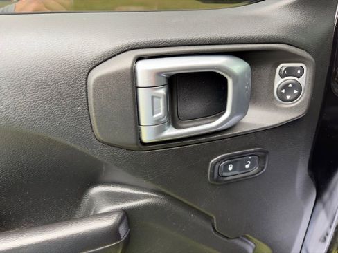 Used 2019 Jeep Wrangler Unlimited Sport S AWD/4WD image 13