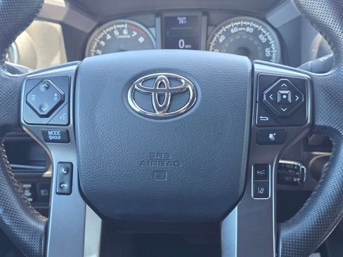 Used 2018 Toyota Tacoma TRD Off-Road w/ TRD Premium Off Road Package AWD/4WD image 20