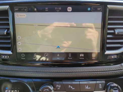 Used 2023 Chrysler Pacifica Limited FWD image 18