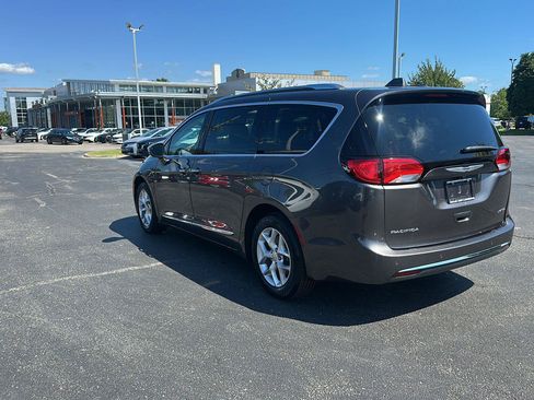 Used 2019 Chrysler Pacifica Limited FWD image 46