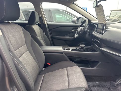 Used 2025 Nissan Rogue SV image 40