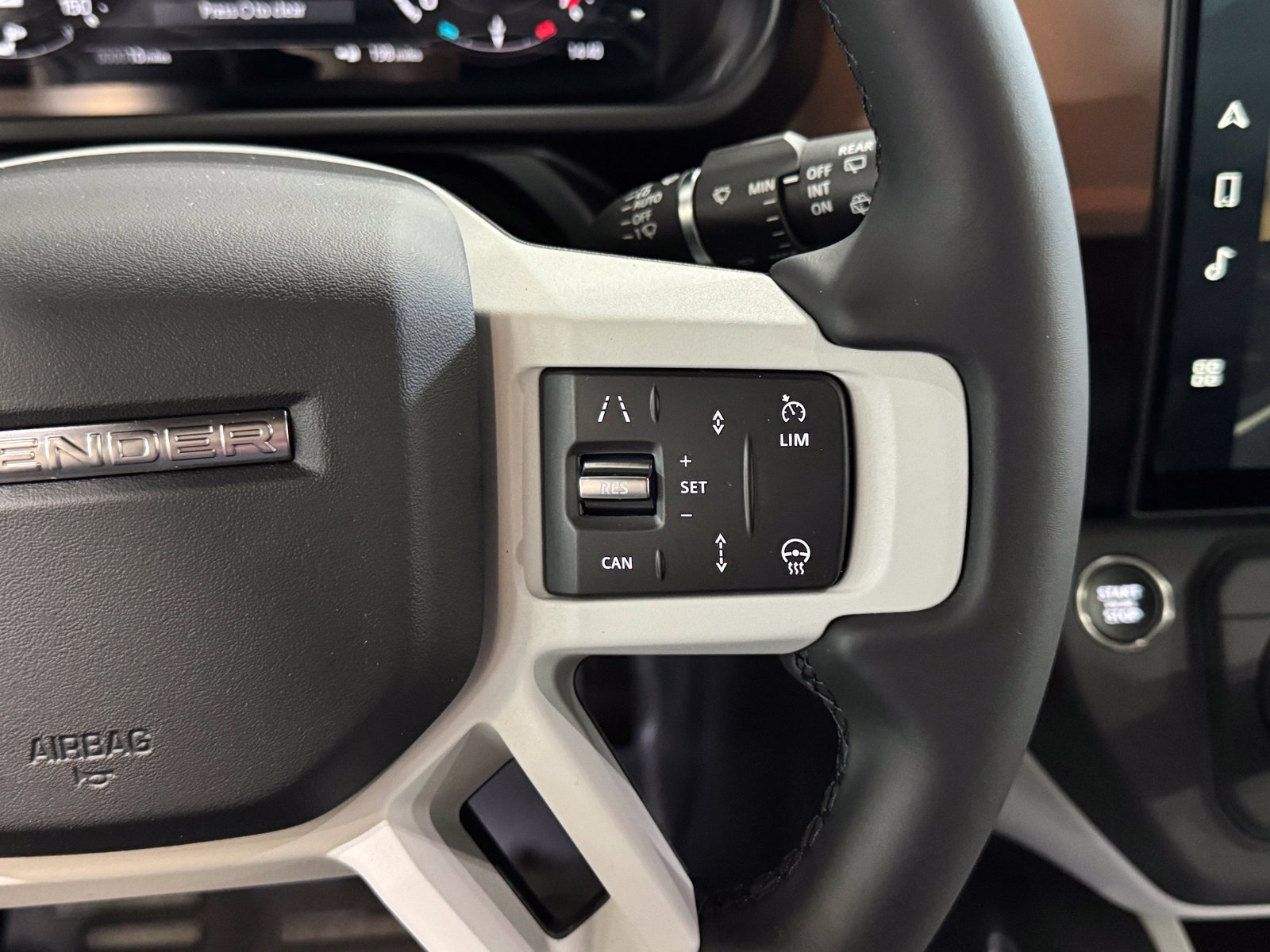 New 2026 Land Rover Defender 110 X-Dynamic SE AWD/4WD image 20