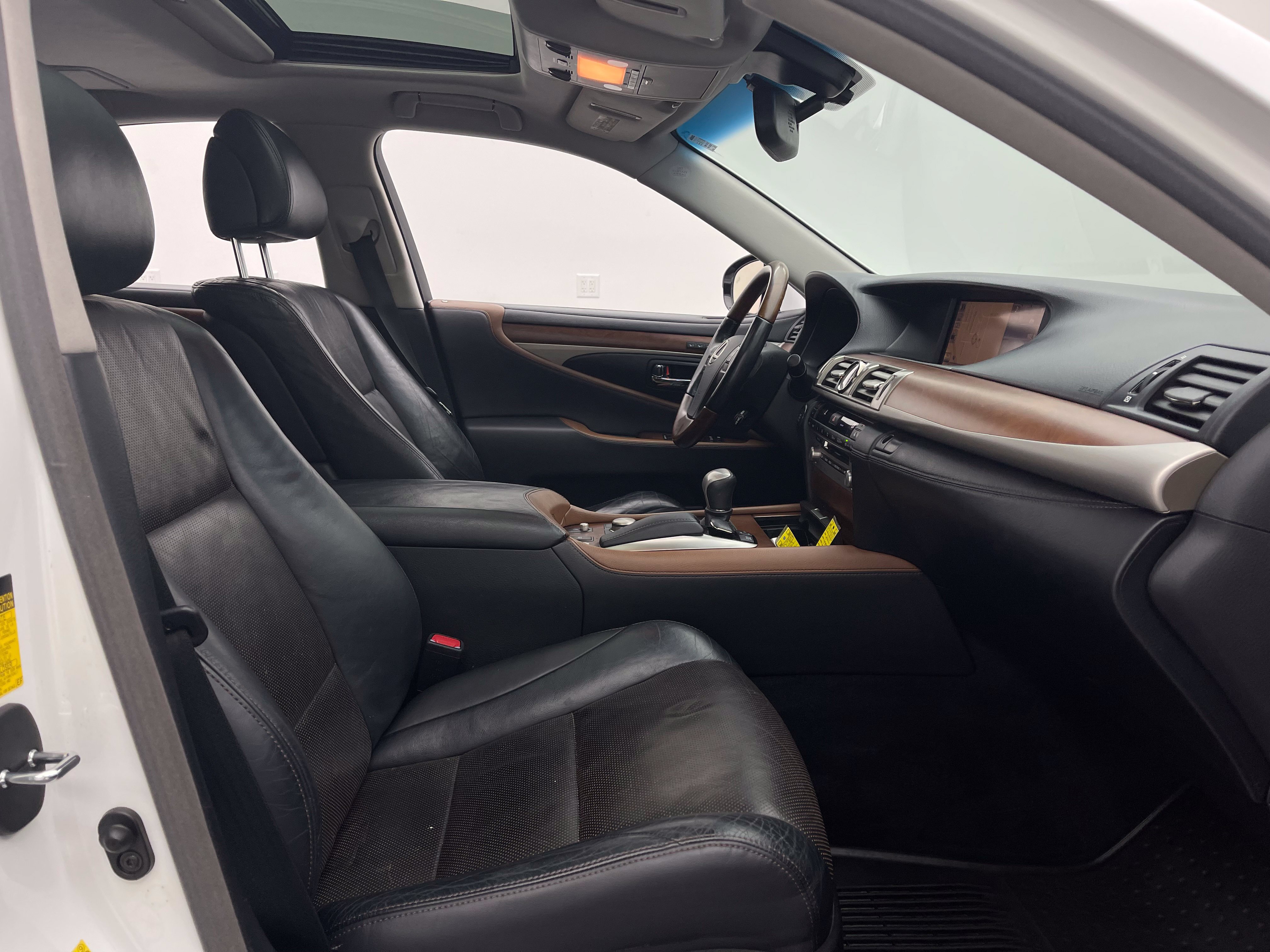 Used 2013 Lexus LS 460 AWD w/ Comfort Pkg image 36