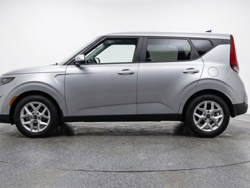 Used 2025 Kia Soul LX w/ LX Technology Package FWD image 5