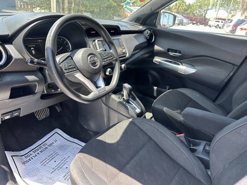Used 2019 Nissan Kicks SV image 11