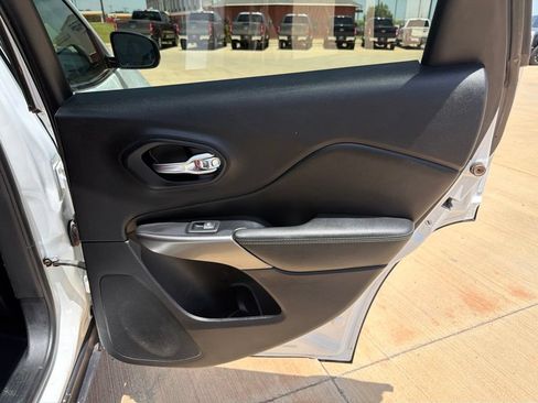 Used 2020 Jeep Cherokee Limited FWD image 14
