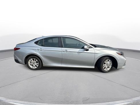 Used 2025 Toyota Camry LE FWD image 5