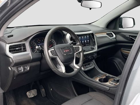 Used 2023 GMC Acadia SLE w/ Driver Convenience Package FWD image 9