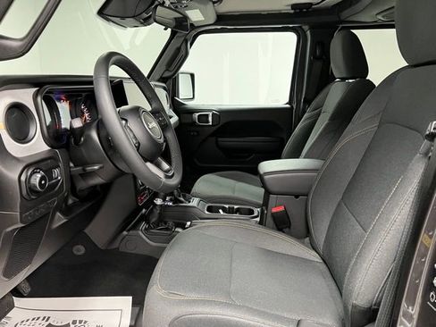 Used 2025 Jeep Wrangler Unlimited Sport AWD/4WD image 18