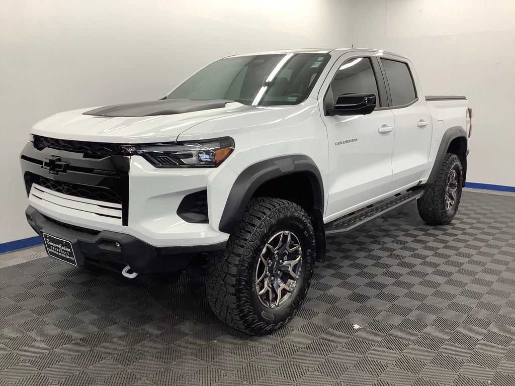 Used 2024 Chevrolet Colorado ZR2 w/ ZR2 Convenience Package III AWD/4WD image 1