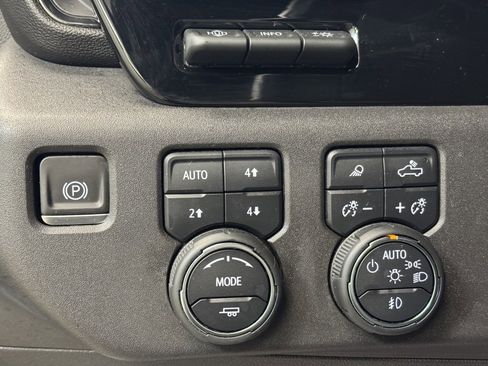 Used 2024 Chevrolet Silverado 1500 ZR2 w/ Technology Package image 30