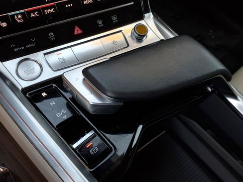 Used 2019 Audi e-tron Prestige AWD/4WD image 24
