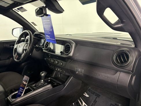 Used 2019 Toyota Tacoma TRD Sport w/ Technology Package AWD/4WD image 33
