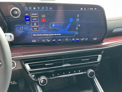 Used 2025 Chevrolet Traverse RS image 19