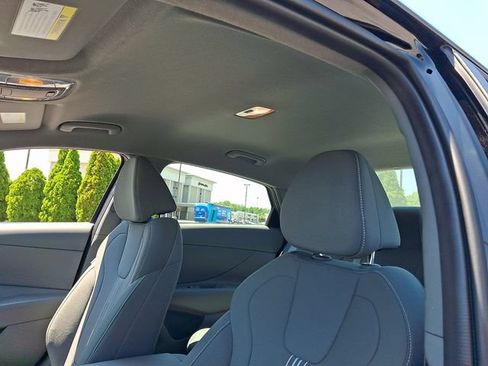 Used 2024 Hyundai Elantra SEL FWD image 13