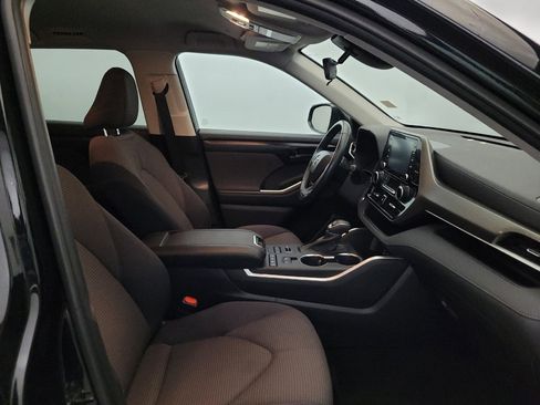 Used 2022 Toyota Highlander LE AWD/4WD image 21